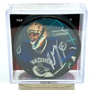 COPY - Roberto Luongo autographed Hockey Puck